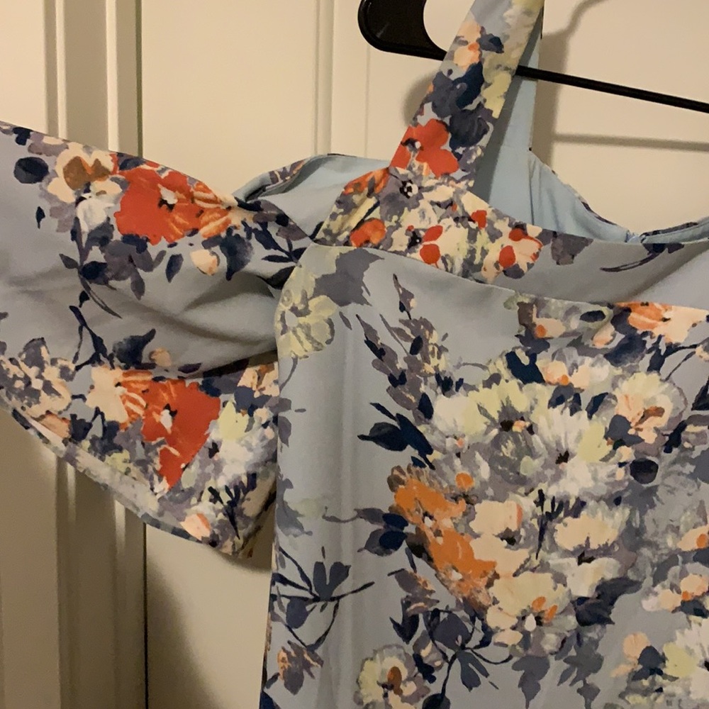 Pretty springtime dress! - Picture 2 of 3
